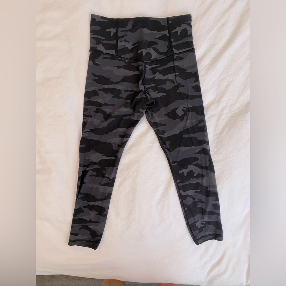 Athleta Elation 7/8 tight black and grey camo size SP